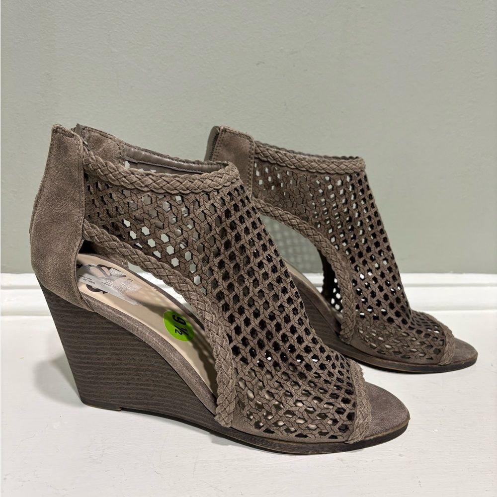 Lt Gray Women’s Summer/ Spring Wedge Heeled Sandals by Fergalicious -size 9.5